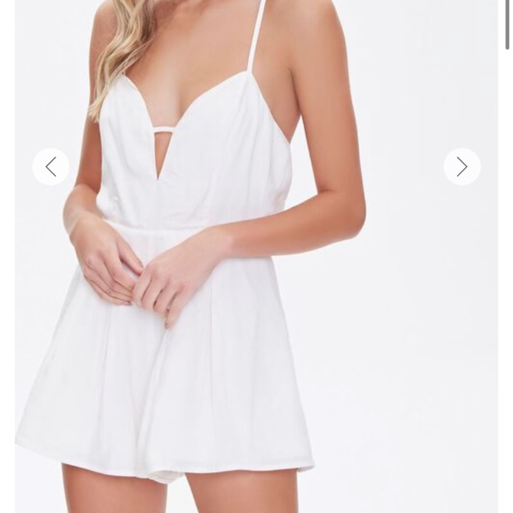 Ivory romper with adjustable straps. Size M- NWT